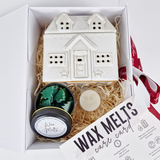 Christmas House Wax Burner and Winter Pine Wax Melts in Luxury Gift Box