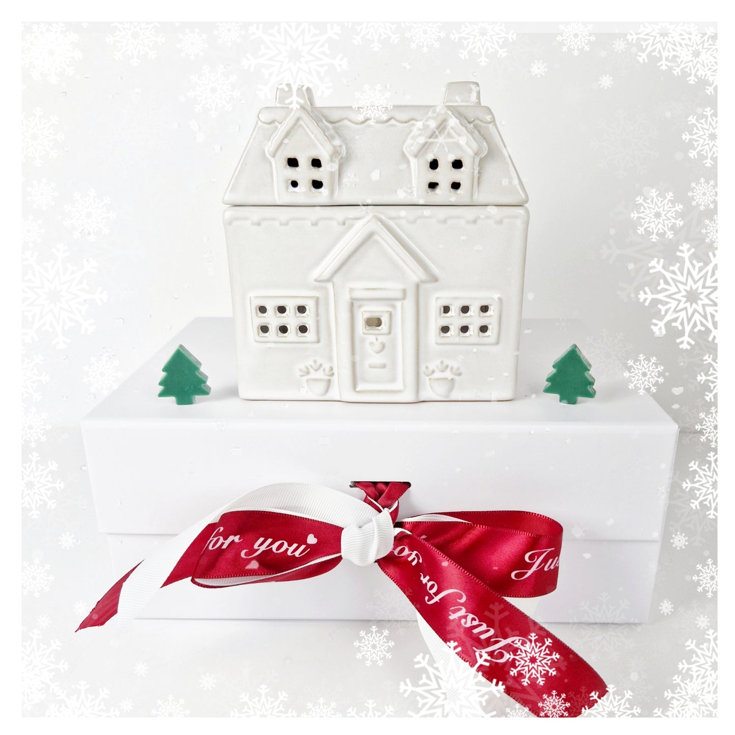 Christmas House Wax Burner and Winter Pine Wax Melts in Luxury Gift Box