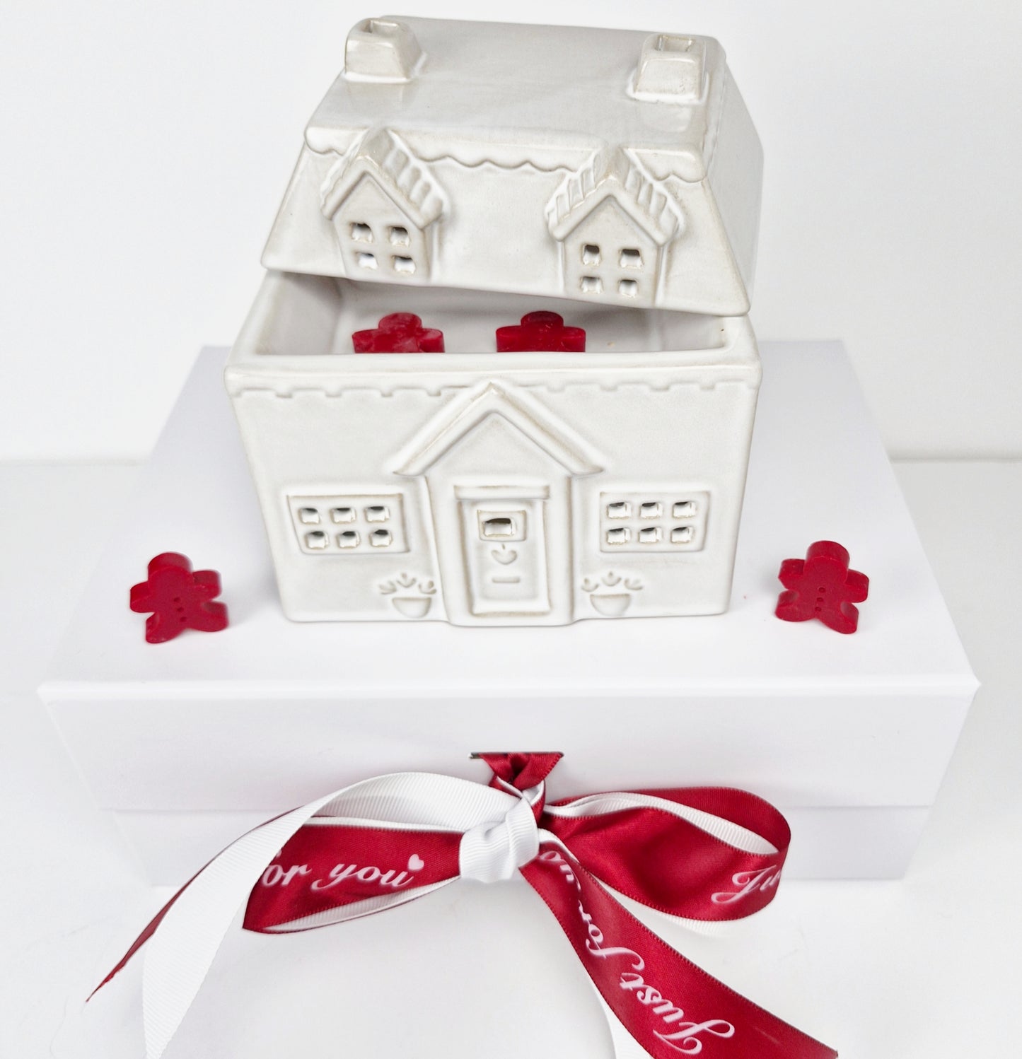 Christmas House Wax Burner and Gingerbread Man Wax Melts in Luxury Gift Box