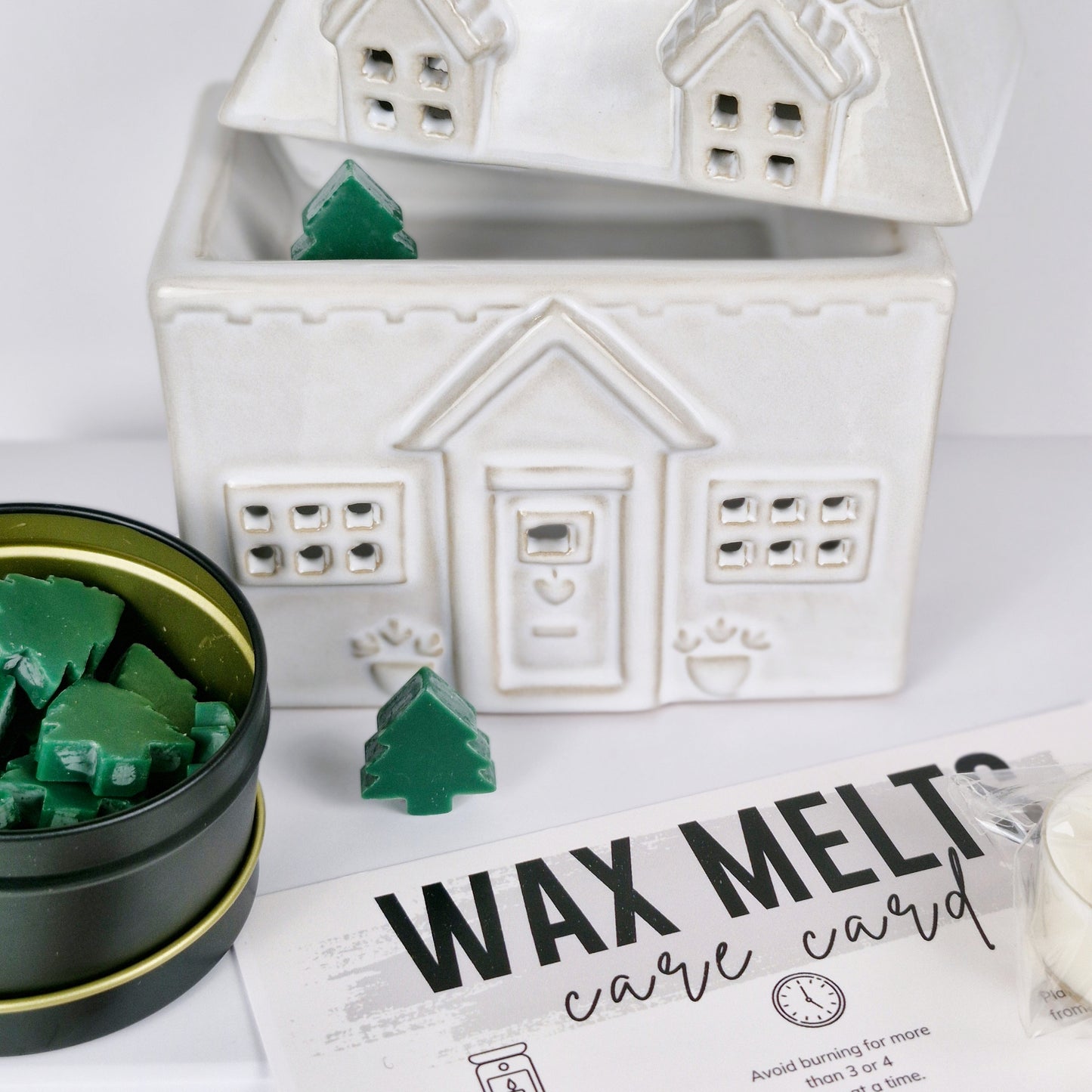 Christmas House Wax Burner and Winter Pine Wax Melts in Luxury Gift Box