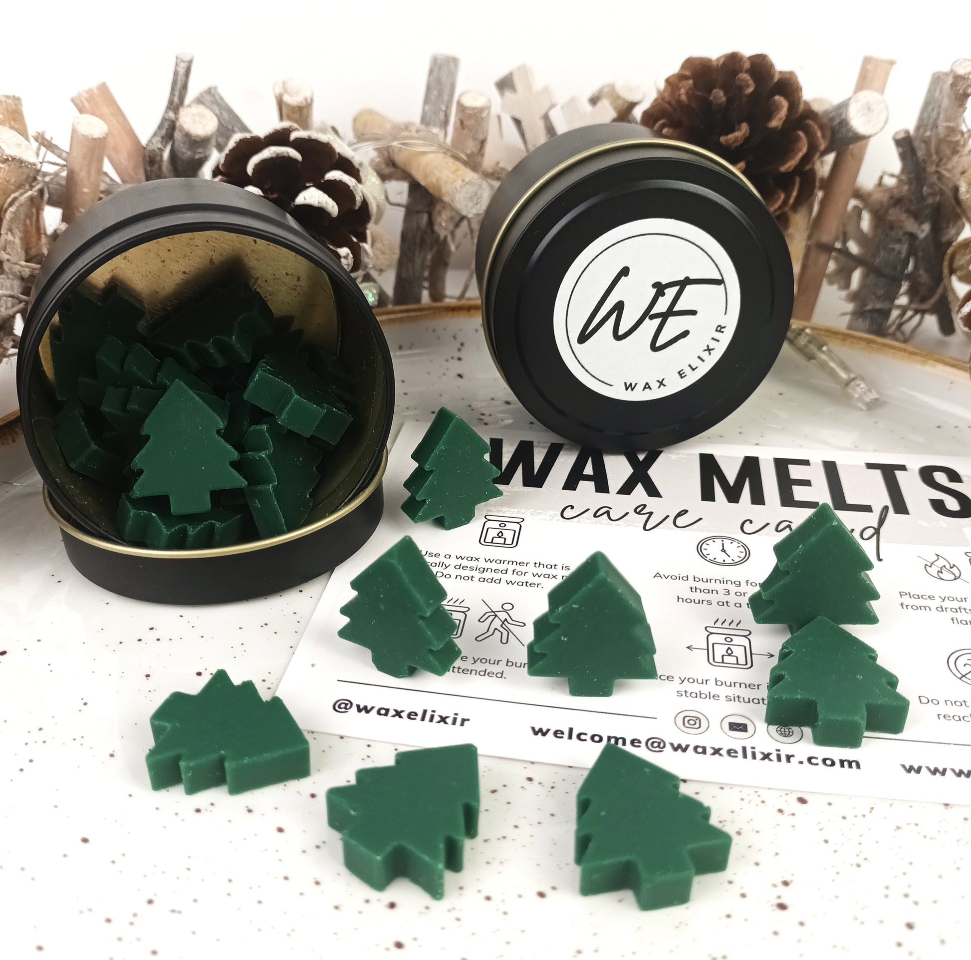 Christmas Tree Scented Soy Wax Melts in Eco-Friendly Tin for Wax Burner | 24 pieces of Winter Pine Scent | Small Festive Gift from Waxelixir